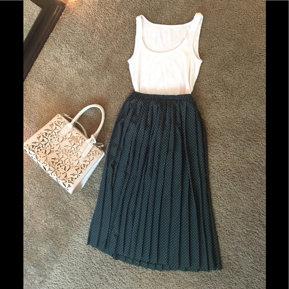 Deep green skirt with elastic waist